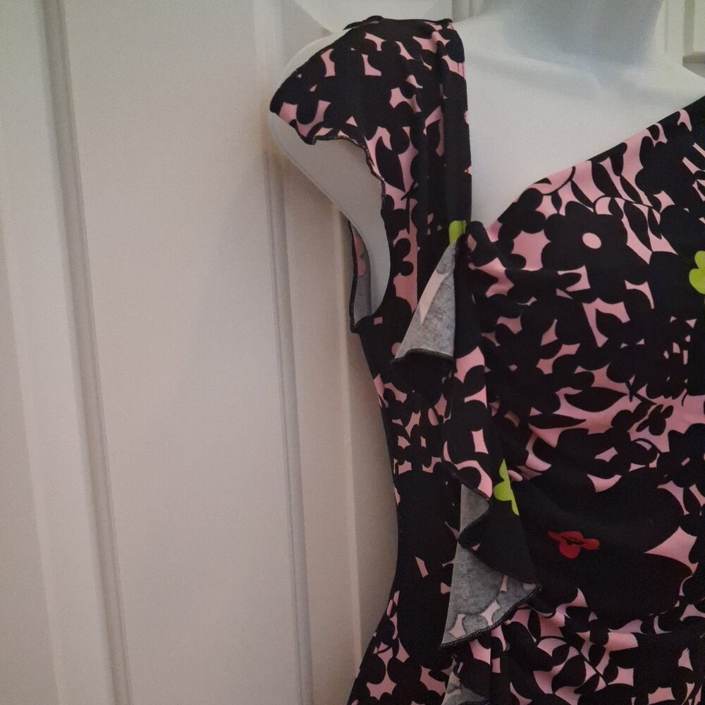 BCBG Paris Contemporary Floral Ruffle blouse - Picture 5 of 8